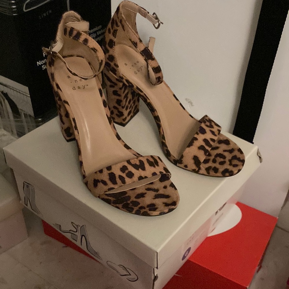 Leopard heels size 6 new